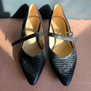 Naturalizer black snake skin pattern Women's Florencia flats